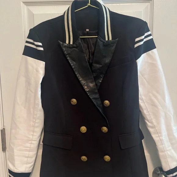 ✨ Nautical Luxe Varsity Blazer – Black & White with Gold Buttons ✨ - Picture 3 of 15